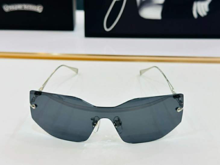 Picture of Chrome Hearts Sunglasses _SKUfw58026943fw